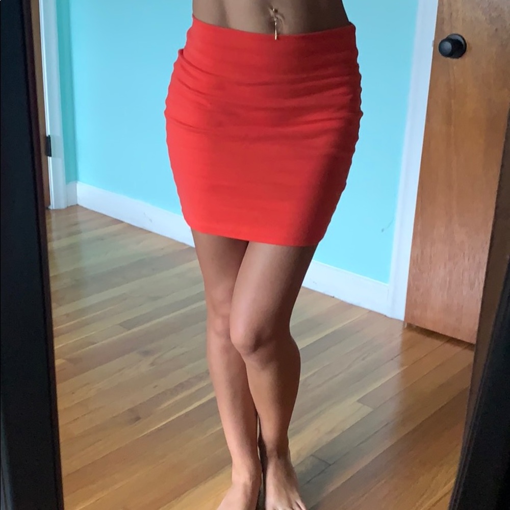 Mini skirt with horizontal stitch detail M